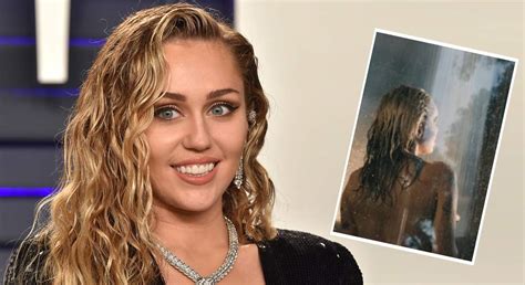 miley cyrus desnuda|Miley Cyrus comparte un vídeo desnuda en la ducha .